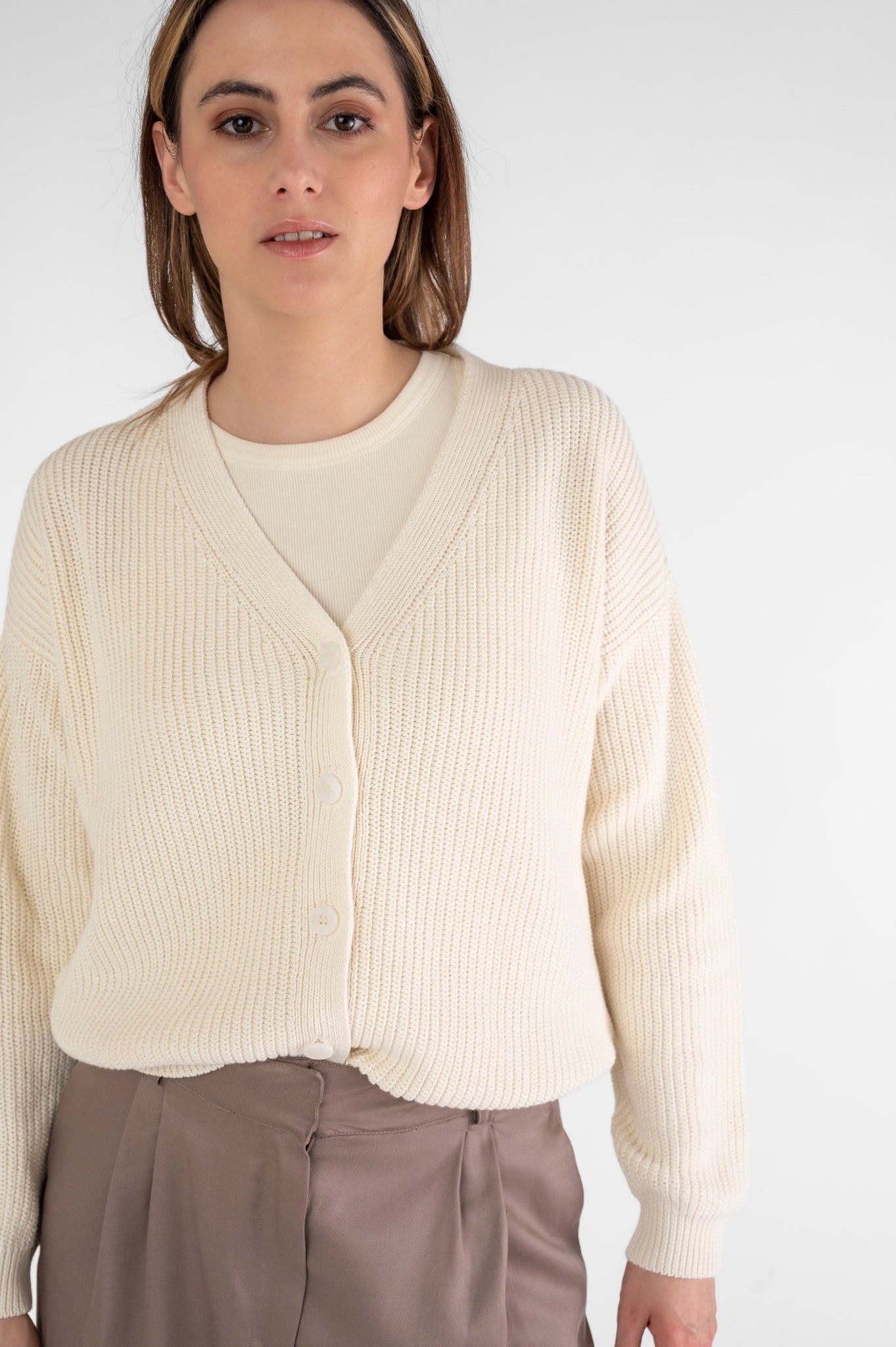 Kurze Strickjacke creme