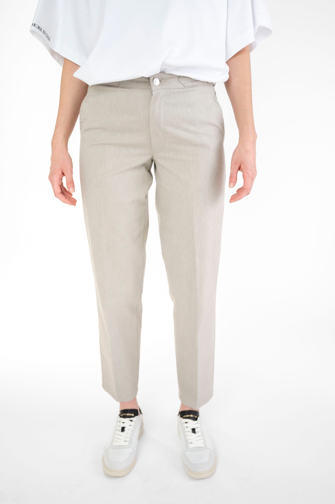 slim-fit trousers 