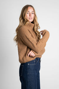 Verkürzter Rollkragenpullover braun