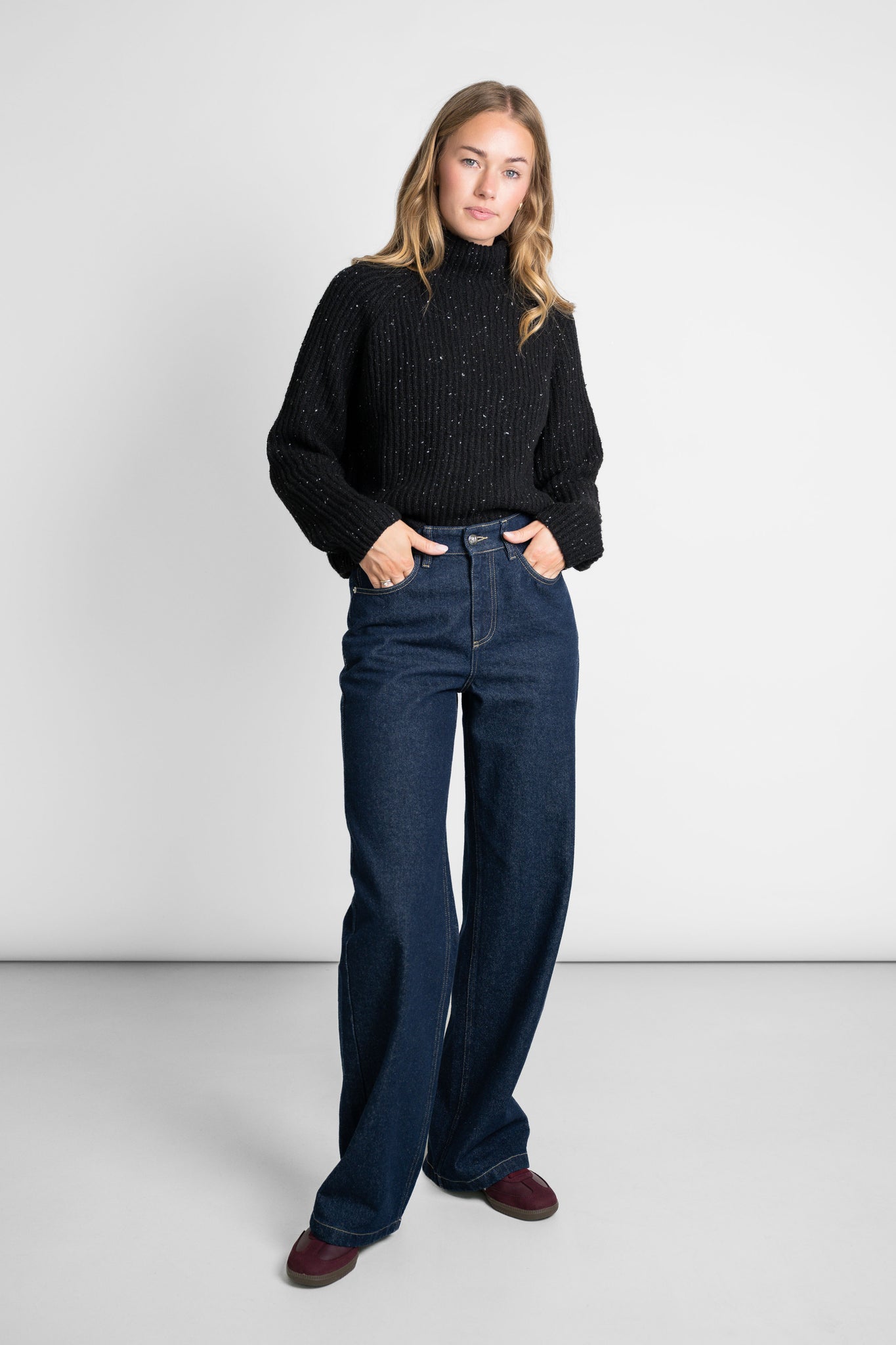 Verkürzter Rollkragenpullover schwarz