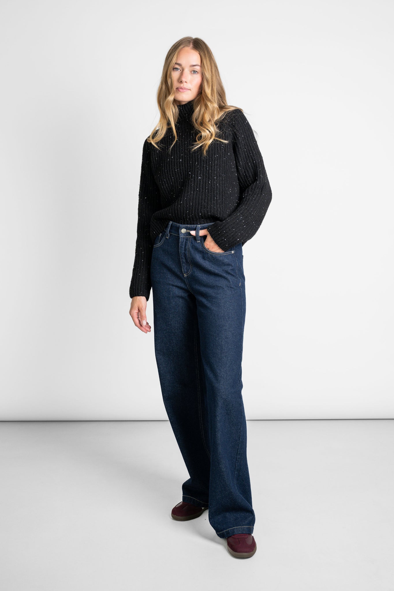 Verkürzter Rollkragenpullover schwarz