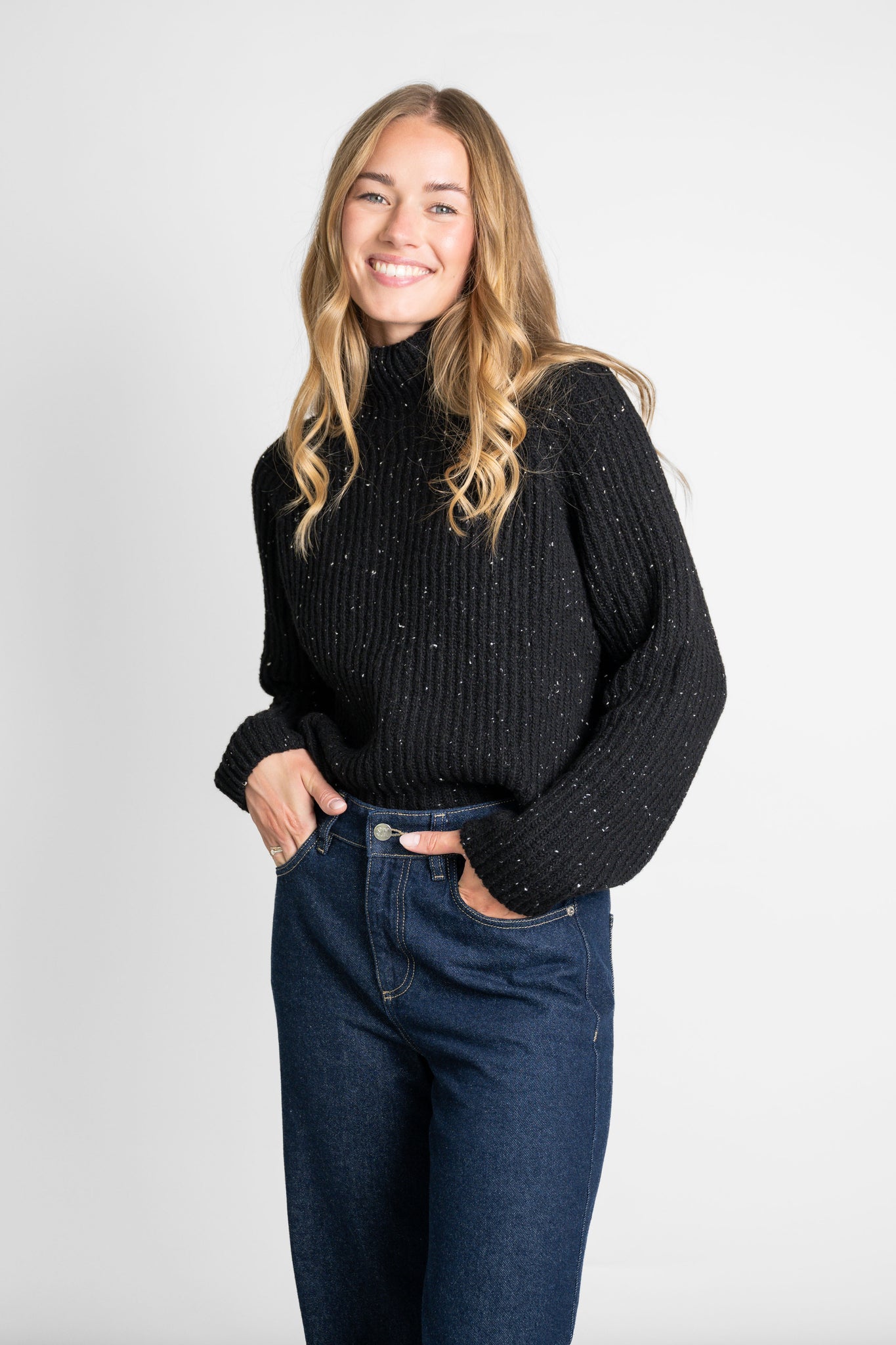 Verkürzter Rollkragenpullover schwarz