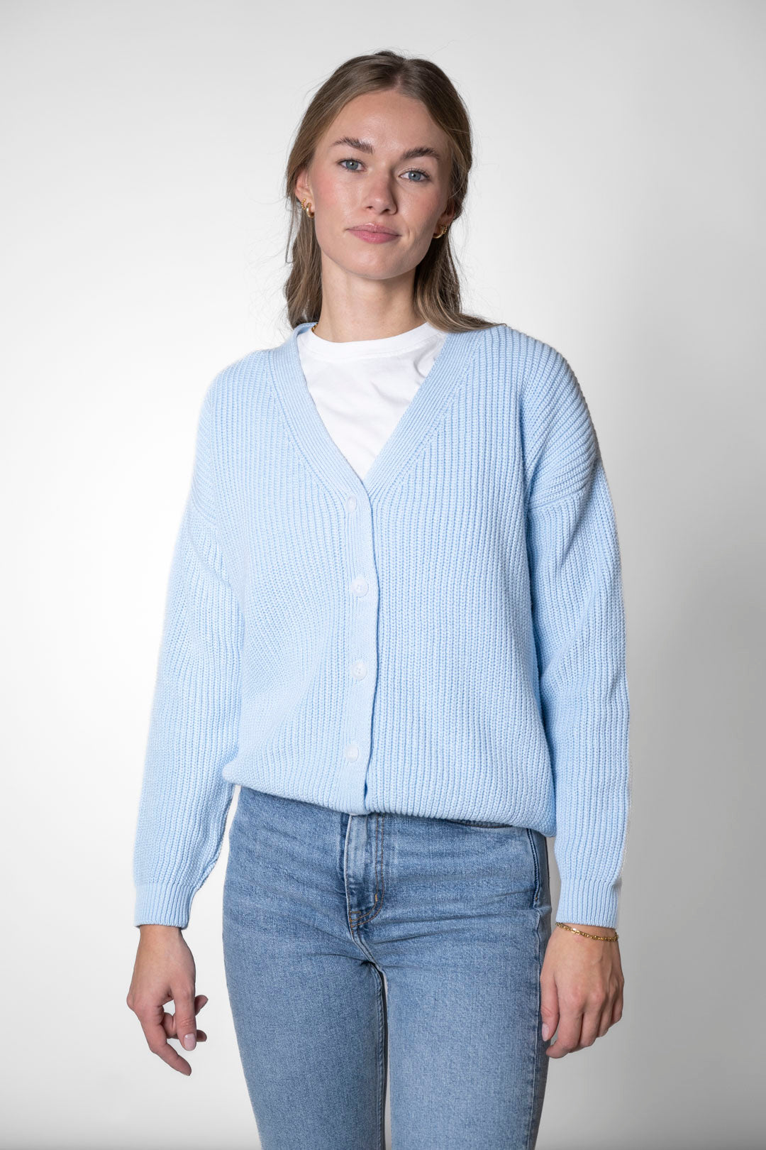 Kurze Strickjacke hellblau – STORY OF MINE Fair Fashion