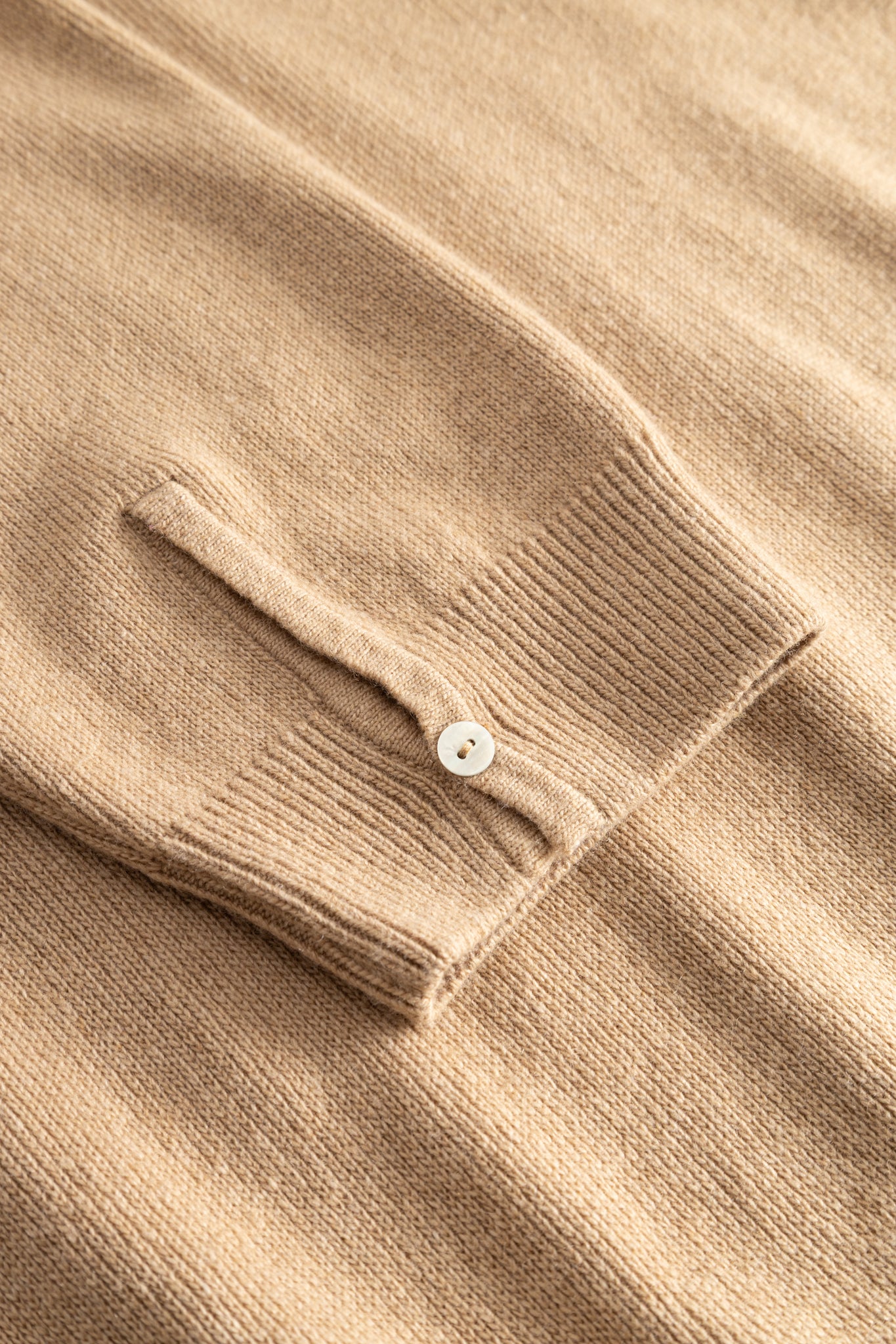 Strickset aus Pullover & Rock sand
