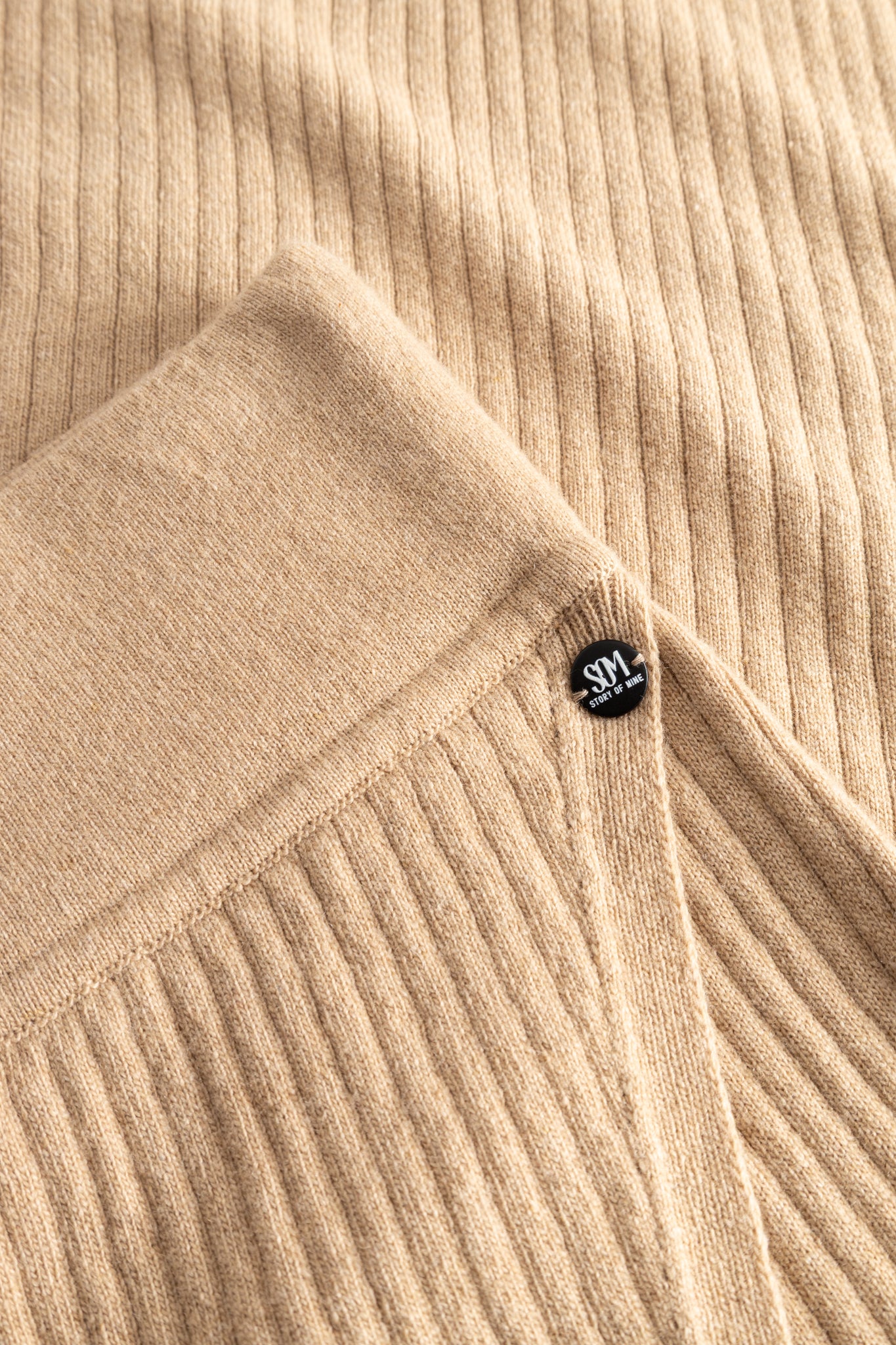 Strickset aus Pullover & Rock sand