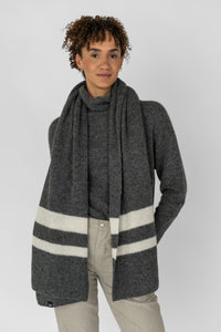 Strickschal mit Streifen grau-creme