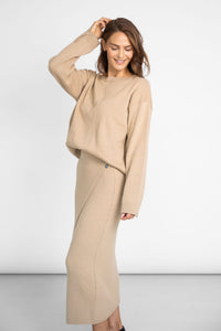 Strickset aus Pullover & Rock sand