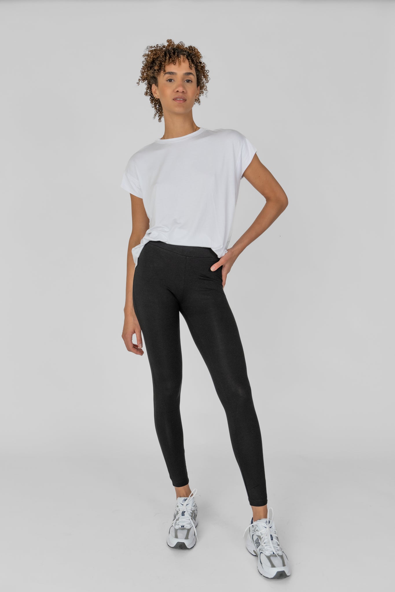 HIGH-WAIST LEGGINGS