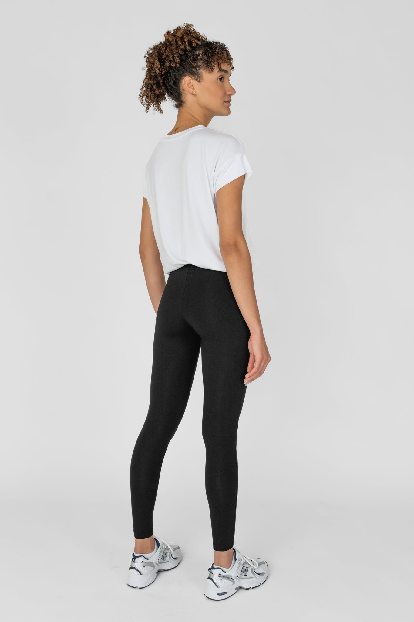 HIGH-WAIST LEGGINGS