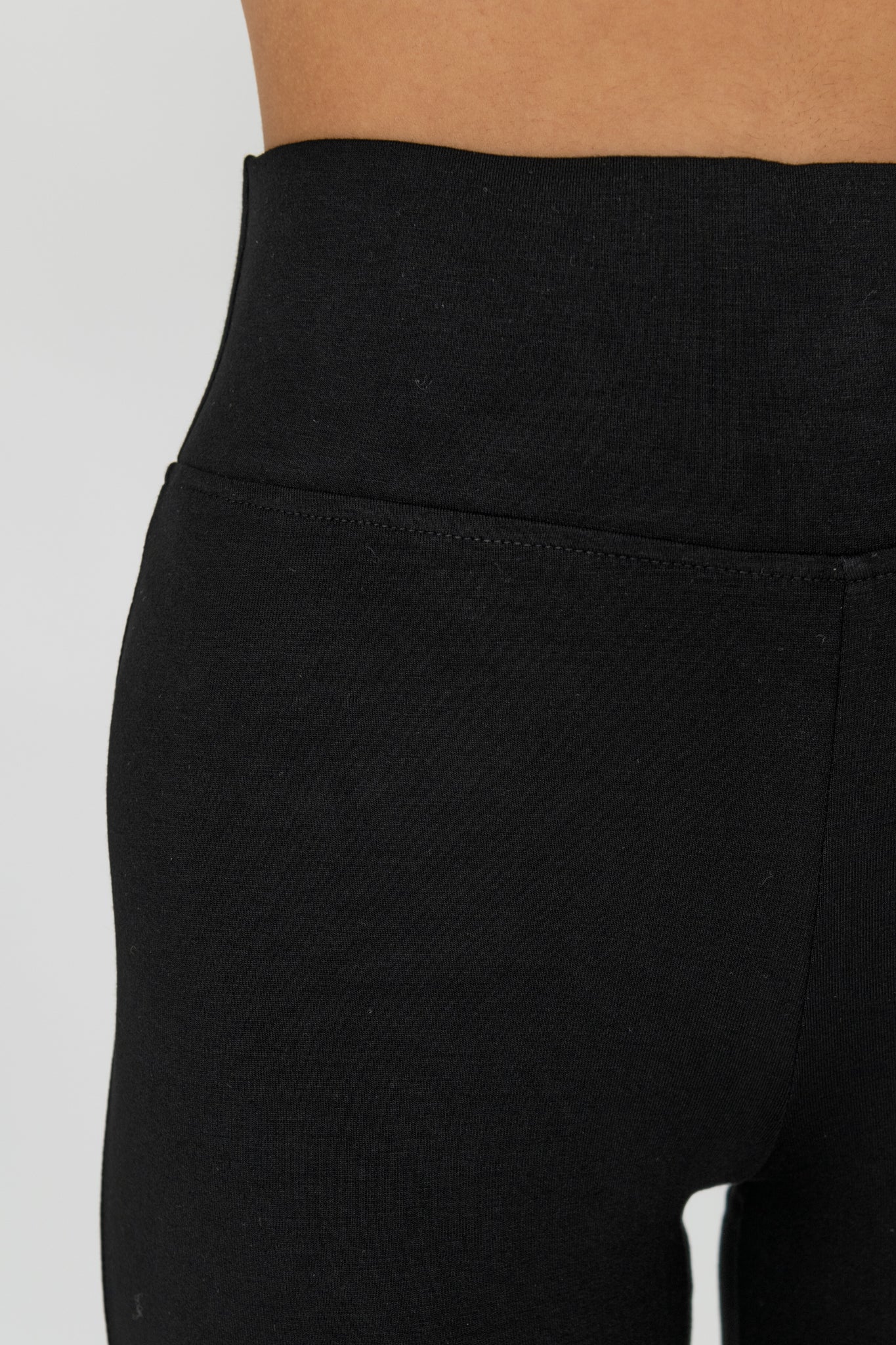 HIGH-WAIST LEGGINGS