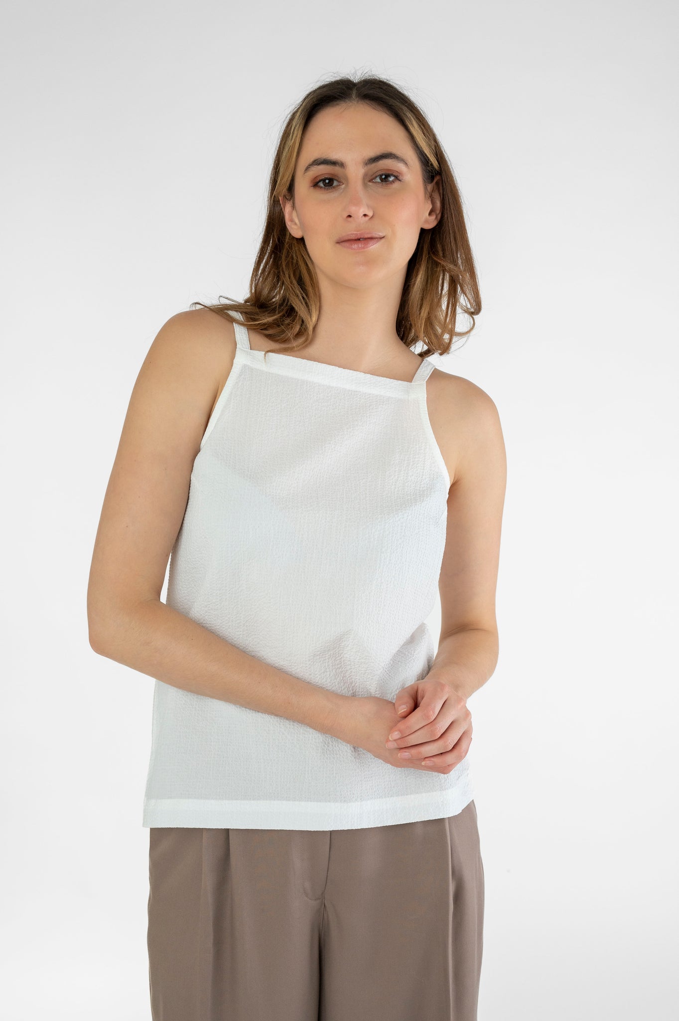 Light top with thin straps white