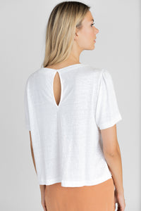 Nachhaltige Bluse Lia aus Leinen in weiß von Story of MineT-Shirt Leinenbluse, Nachhaltig produziert von Story of Mine aus Münster; Nachhaltige Mode; Farbe weiß; SOM