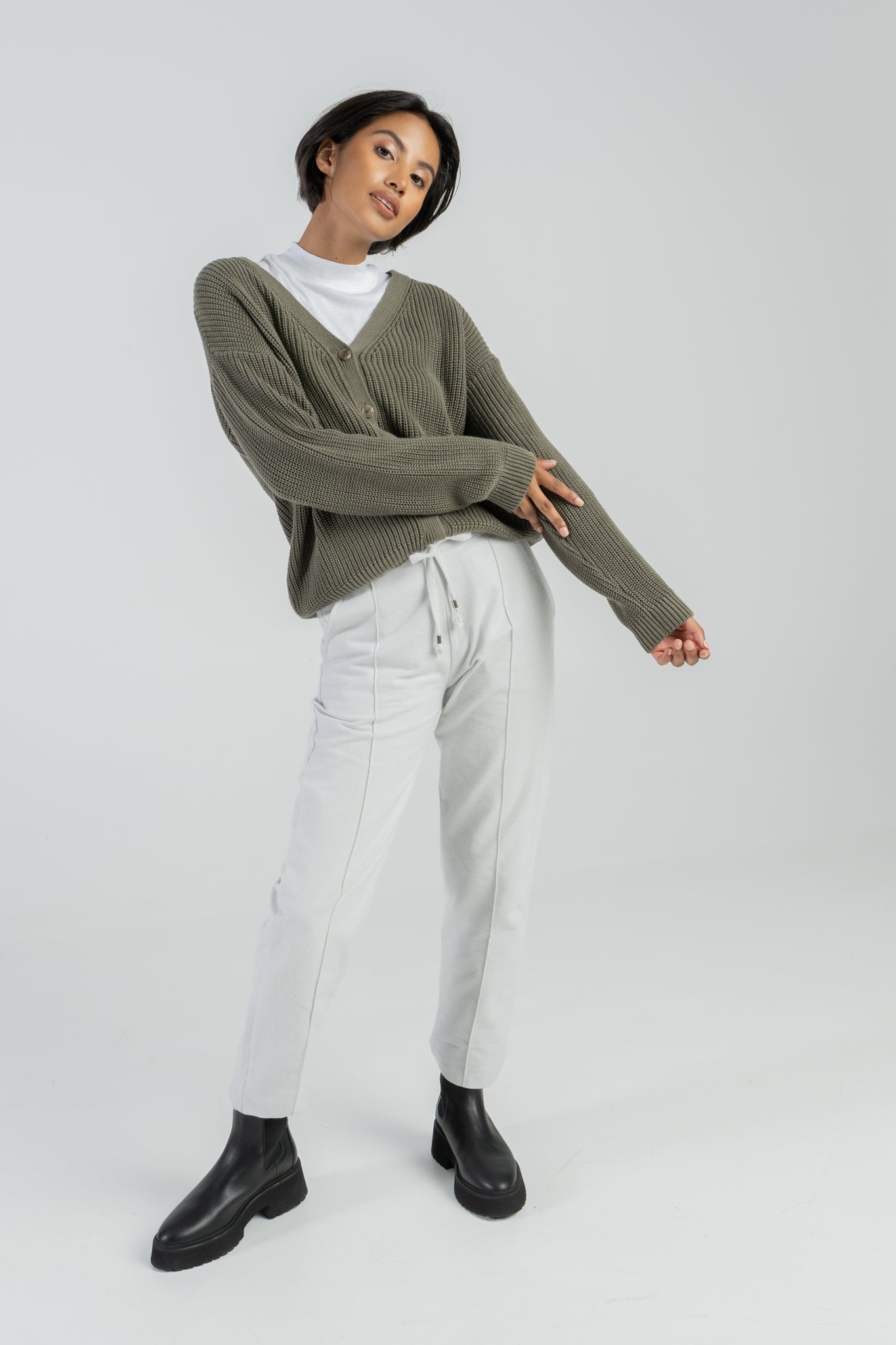 HOSE STRAIGHT LEG HELLGRAU